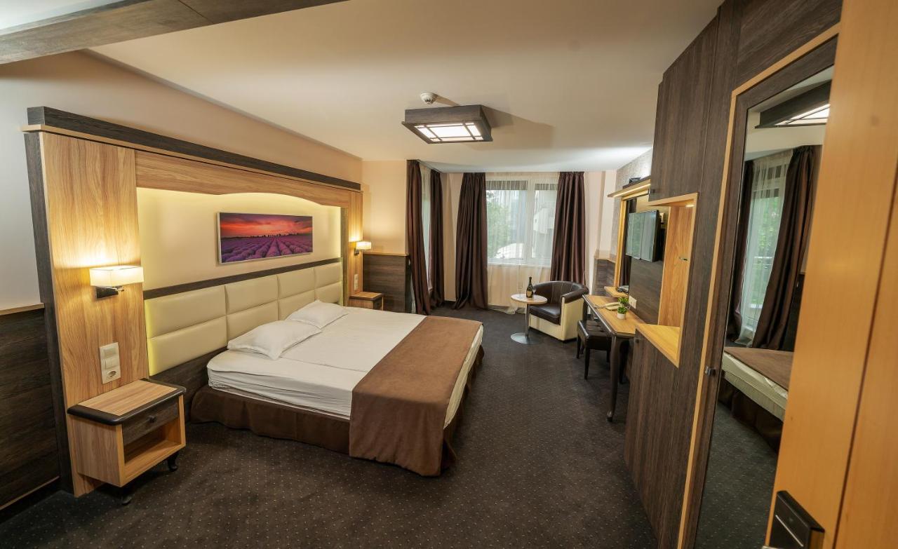 Hotel Zoo Sofia - Secured Paid Parking Luaran gambar